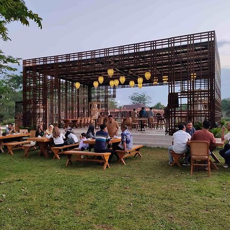Ramada By Wyndham Yogyakarta Hotel Sleman  Luaran gambar