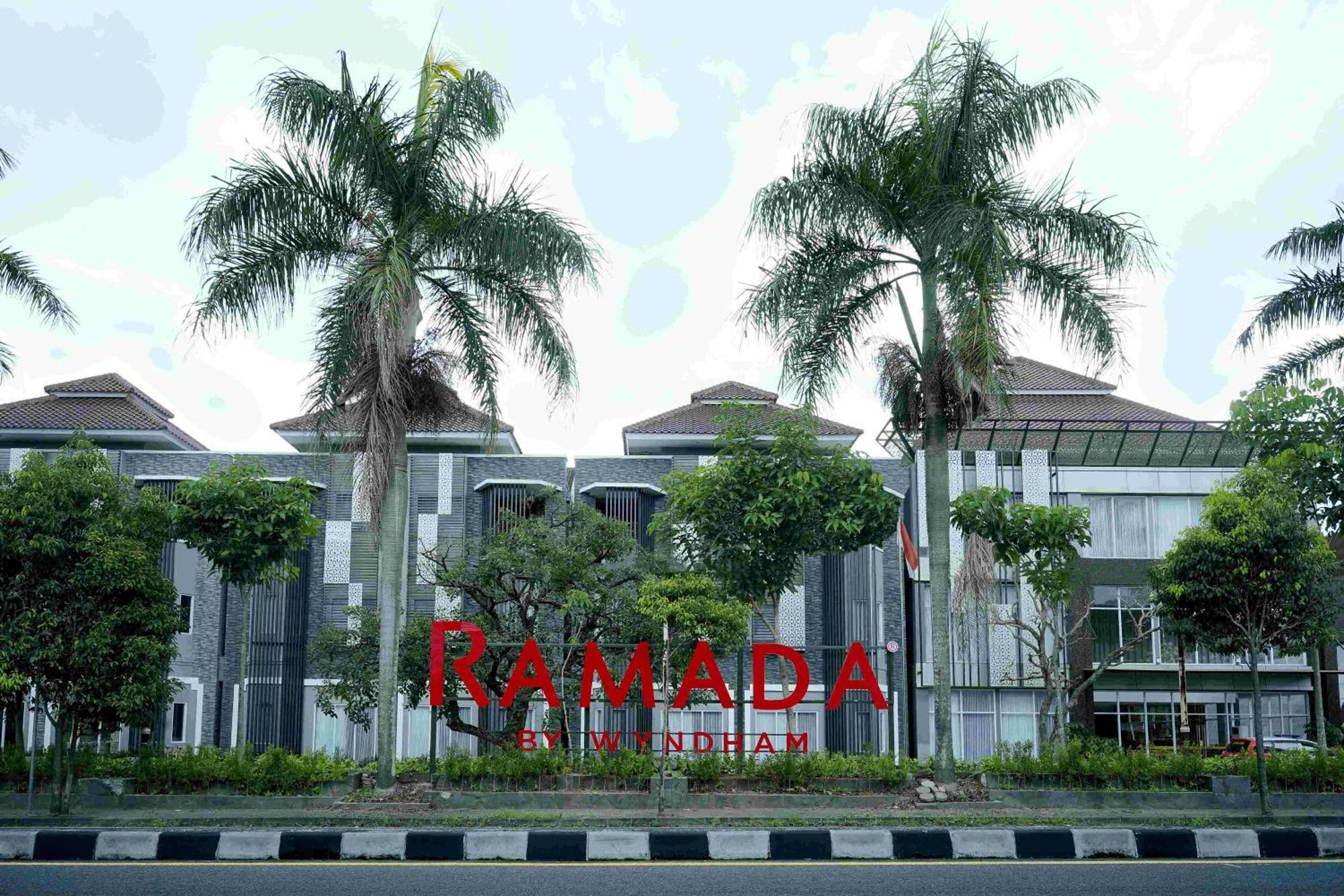 Ramada By Wyndham Yogyakarta Hotel Sleman  Luaran gambar