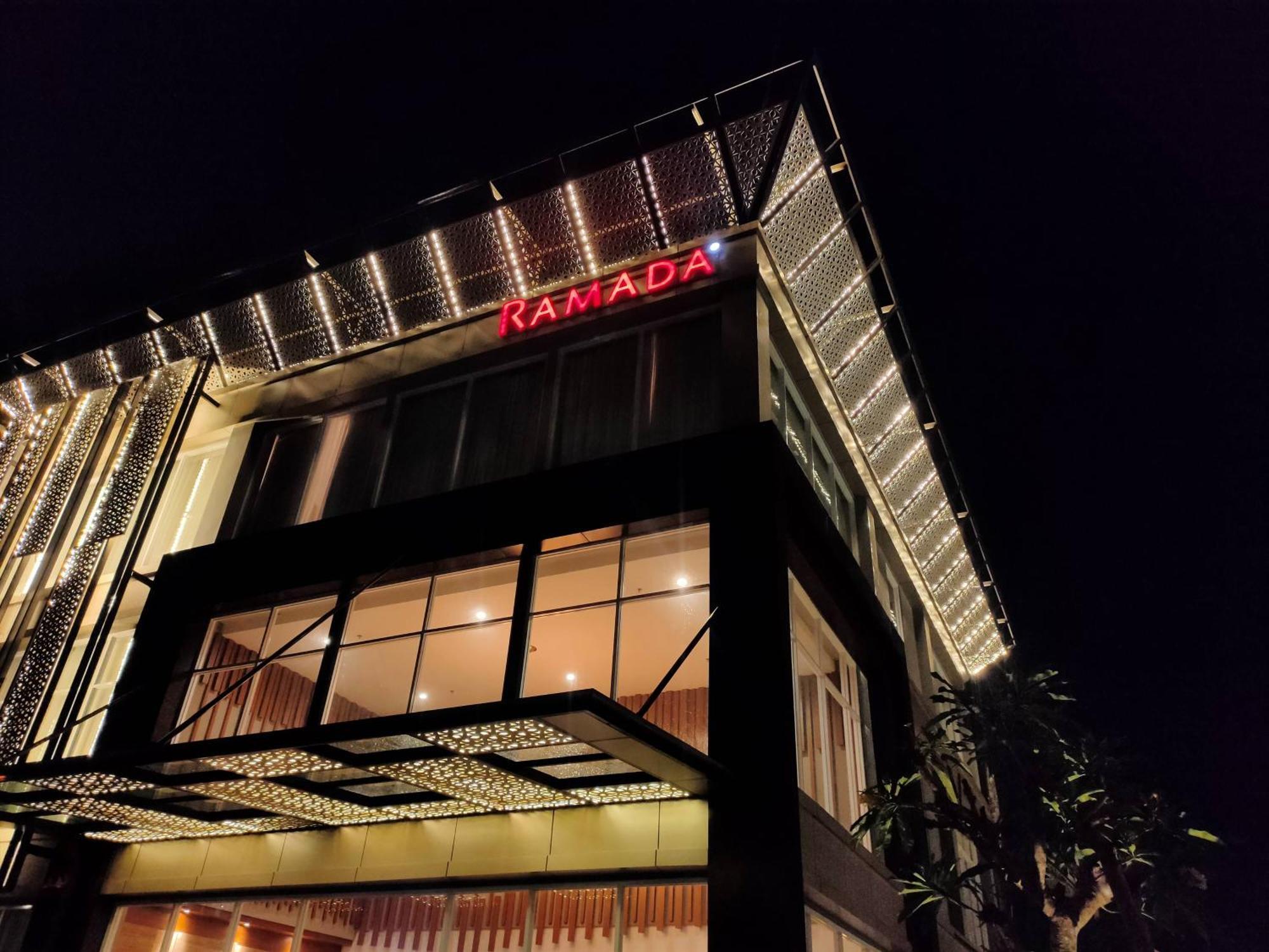 Ramada By Wyndham Yogyakarta Hotel Sleman  Luaran gambar