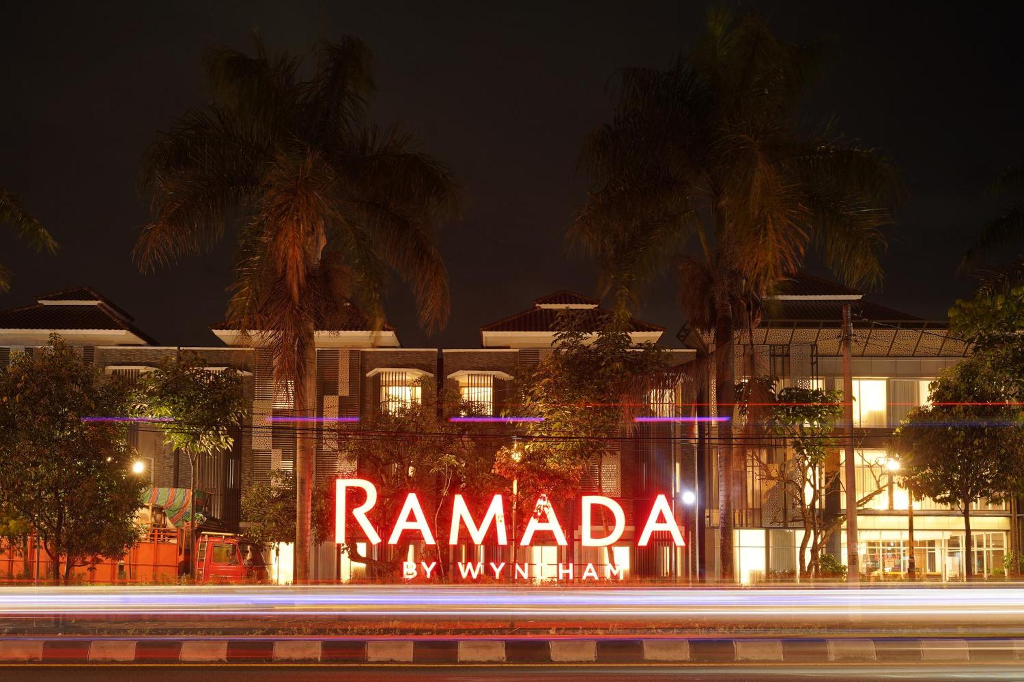 Ramada By Wyndham Yogyakarta Hotel Sleman  Luaran gambar